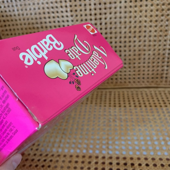 Vintage 1997 Special Edition Valentine Date Barbie Sealed in Box - Picture 2 of 3